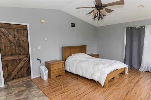 250 2Nd Avenue Nw, Carman, MB - Indoor Photo Showing Bedroom
