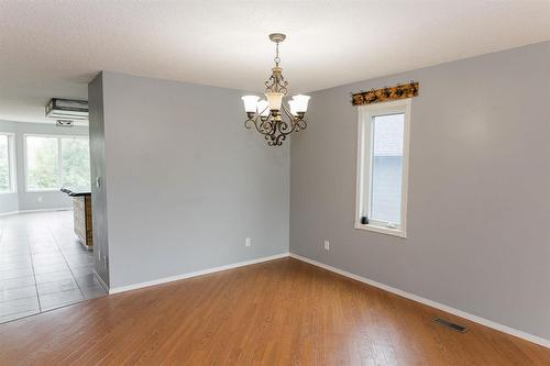250 2Nd Avenue Nw, Carman, MB - Indoor Photo Showing Other Room