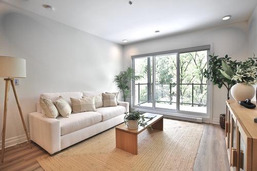 Salon - 101-2100 Rue Benoit, Saint-Bruno-De-Montarville, QC - Indoor Photo Showing Living Room