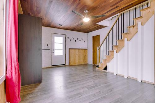 Hall d'entrée/Vestibule - 151 Rue St-Georges, Saint-Séverin, QC - Indoor Photo Showing Other Room