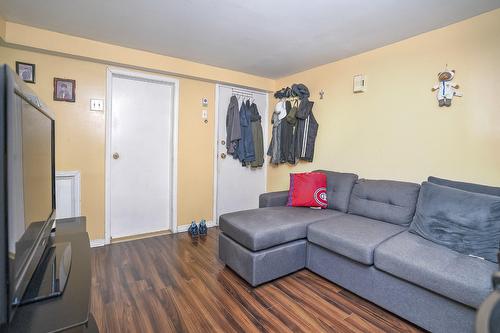 Salon - 4000  - 4002 Rue De La Peltrie, Montréal (Côte-Des-Neiges/Notre-Dame-De-Grâce), QC - Indoor