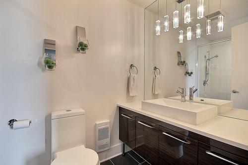 Ensuite bathroom - 501-370 Rue St-André, Montréal (Ville-Marie), QC - Indoor Photo Showing Bathroom