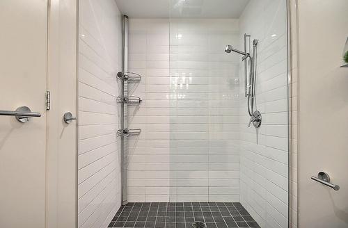 Ensuite bathroom - 501-370 Rue St-André, Montréal (Ville-Marie), QC - Indoor Photo Showing Bathroom