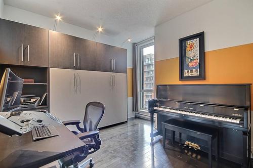 Bedroom - 501-370 Rue St-André, Montréal (Ville-Marie), QC - Indoor Photo Showing Office