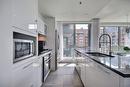 Kitchen - 501-370 Rue St-André, Montréal (Ville-Marie), QC  - Indoor Photo Showing Kitchen With Double Sink With Upgraded Kitchen 