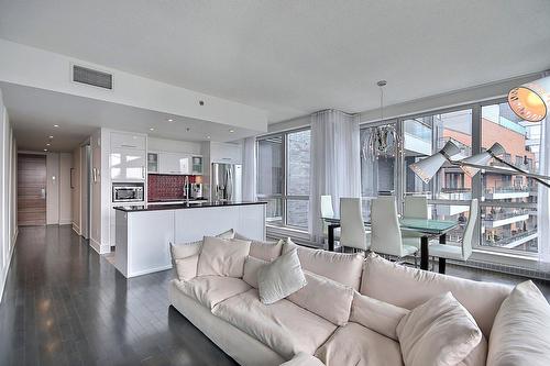 Living room - 501-370 Rue St-André, Montréal (Ville-Marie), QC - Indoor Photo Showing Living Room