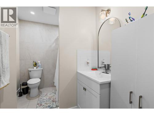 205 Homer Road, Kelowna, BC - Indoor Photo Showing Bathroom