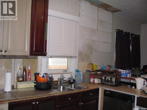 710 Walmer Road, Saskatoon, SK - Indoor Photo Showing Kitchen With Double Sink
