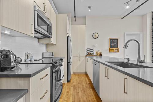 Kitchen - 104-1015 Rue William, Montréal (Le Sud-Ouest), QC - Indoor Photo Showing Kitchen With Upgraded Kitchen