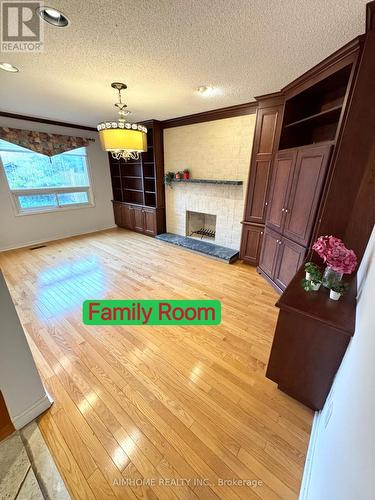 119 Cooperage Crescent, Richmond Hill, ON - Indoor With Fireplace