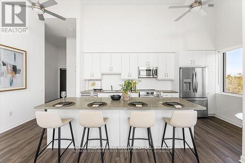 409 - 385 Arctic Red Drive, Oshawa (Windfields), ON - Indoor Photo Showing Kitchen With Upgraded Kitchen