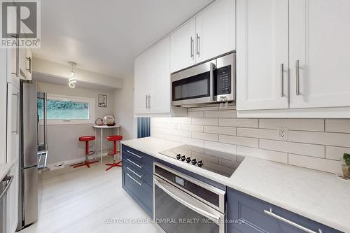 192 Nelson Street, Bradford West Gwillimbury, ON - Indoor Photo Showing Kitchen With Upgraded Kitchen