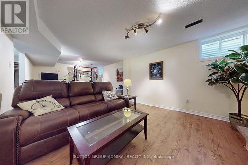 192 Nelson Street, Bradford West Gwillimbury, ON - Indoor Photo Showing Living Room