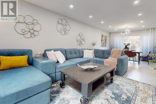 192 Nelson Street, Bradford West Gwillimbury, ON - Indoor Photo Showing Living Room