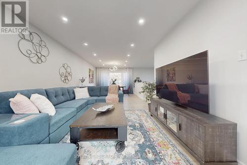 192 Nelson Street, Bradford West Gwillimbury, ON - Indoor Photo Showing Living Room
