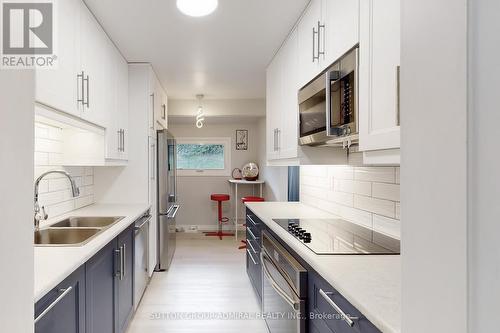 192 Nelson Street, Bradford West Gwillimbury, ON - Indoor Photo Showing Kitchen With Double Sink With Upgraded Kitchen