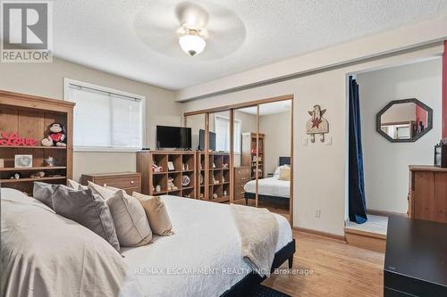 5119 Cherryhill Crescent, Burlington, ON - Indoor Photo Showing Bedroom