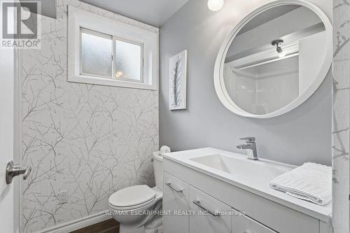 5119 Cherryhill Crescent, Burlington, ON - Indoor Photo Showing Bathroom