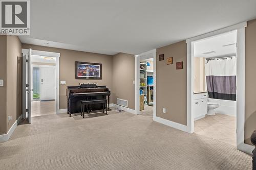 3431 Camelback Drive, Kelowna, BC - Indoor