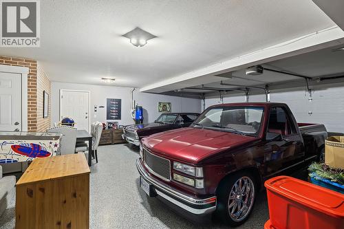 3431 Camelback Drive, Kelowna, BC - Indoor Photo Showing Garage