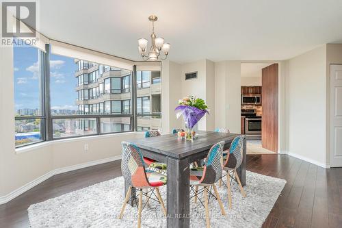807 - 7440 Bathurst Street, Vaughan, ON - Indoor Photo Showing Dining Room