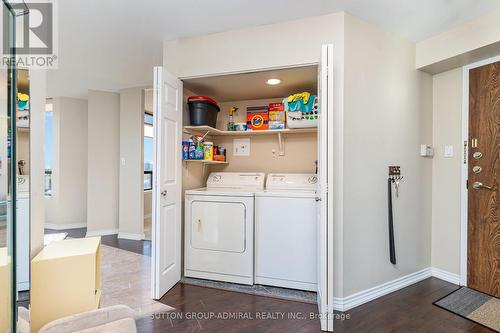 807 - 7440 Bathurst Street, Vaughan, ON - Indoor Photo Showing Laundry Room