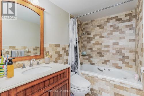 807 - 7440 Bathurst Street, Vaughan, ON - Indoor Photo Showing Bathroom