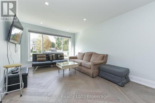 38 Welbeck Drive, Brampton, ON - Indoor Photo Showing Living Room