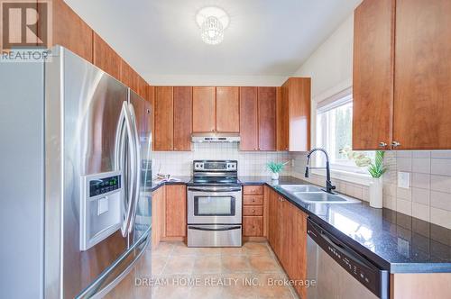 172 Tom Taylor Crescent, Newmarket, ON - Indoor Photo Showing Kitchen With Stainless Steel Kitchen With Double Sink
