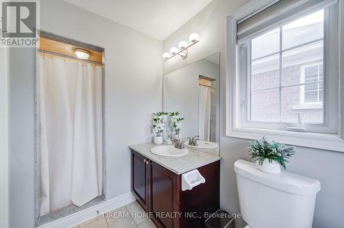 172 Tom Taylor Crescent, Newmarket, ON - Indoor Photo Showing Bathroom