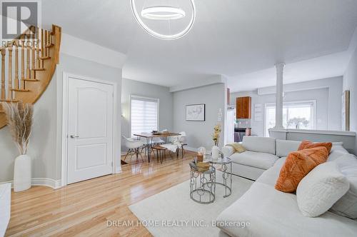 172 Tom Taylor Crescent, Newmarket, ON - Indoor Photo Showing Living Room