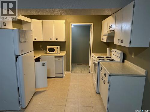 6517 Rochdale Boulevard, Regina, SK - Indoor Photo Showing Kitchen