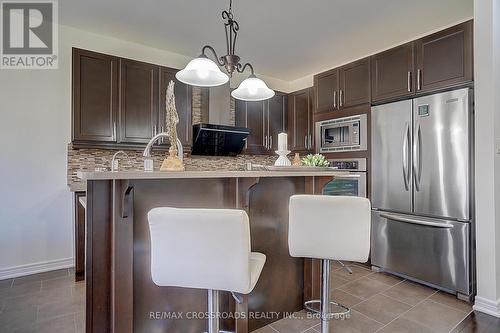 106 Milos Road, Richmond Hill, ON - Indoor Photo Showing Kitchen With Upgraded Kitchen