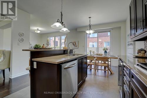 106 Milos Road, Richmond Hill, ON - Indoor Photo Showing Kitchen With Upgraded Kitchen