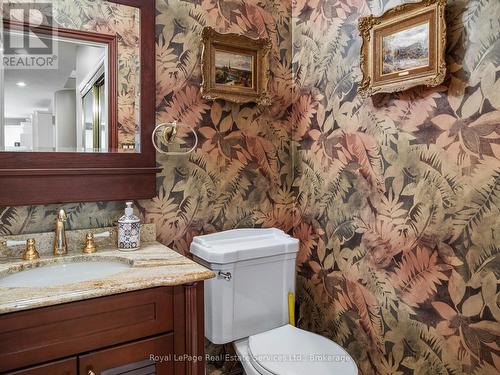 Main floor Powder Room - 47 Fox Run Drive, Puslinch, ON - Indoor Photo Showing Bathroom