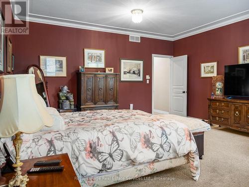 Primary Bedroom - 47 Fox Run Drive, Puslinch, ON - Indoor Photo Showing Bedroom