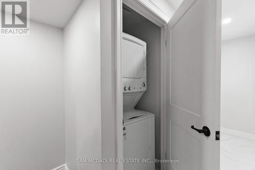 7209 Fayette Circle, Mississauga, ON - Indoor Photo Showing Laundry Room