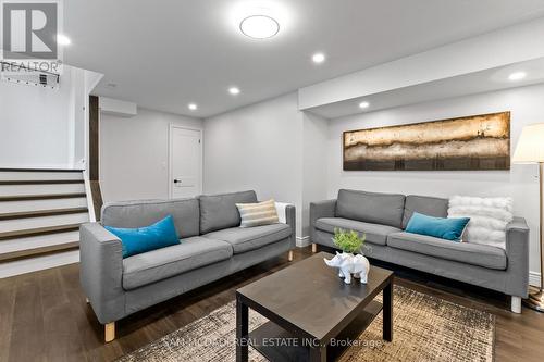 7209 Fayette Circle, Mississauga, ON - Indoor Photo Showing Living Room