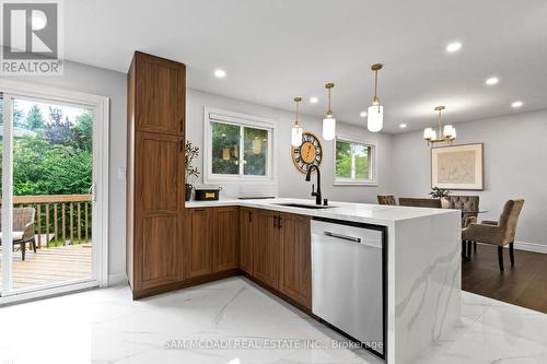 7209 Fayette Circle, Mississauga, ON - Indoor Photo Showing Kitchen