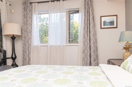 107-27 Songhees Rd, Victoria, BC - Indoor Photo Showing Bedroom