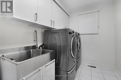 3353 Loyalist Drive, Mississauga, ON - Indoor Photo Showing Laundry Room