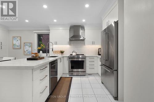 3353 Loyalist Drive, Mississauga, ON - Indoor Photo Showing Kitchen With Upgraded Kitchen