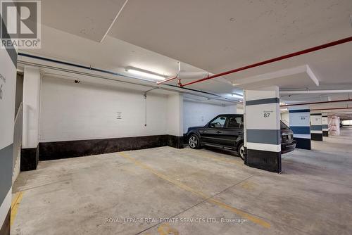 137 High Street W, Mississauga, ON - Indoor Photo Showing Garage