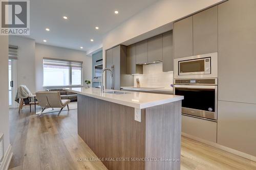 137 High Street W, Mississauga, ON - Indoor Photo Showing Kitchen With Upgraded Kitchen