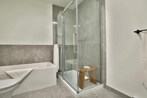Bathroom - 213-2100 Rue Benoit, Saint-Bruno-De-Montarville, QC - Indoor Photo Showing Bathroom