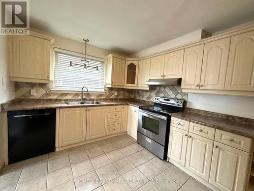 684 Cape Avenue, Burlington, ON - Indoor Photo Showing Kitchen With Double Sink