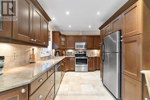1522 Glenhill Crescent, Mississauga, ON - Indoor Photo Showing Kitchen With Stainless Steel Kitchen