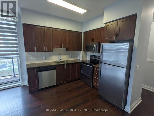 404 - 85 North Park Road, Vaughan, ON - Indoor Photo Showing Kitchen With Stainless Steel Kitchen