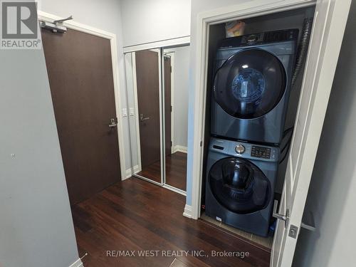 404 - 85 North Park Road, Vaughan, ON - Indoor Photo Showing Laundry Room