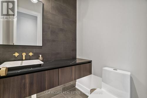 39 Oakwood Avenue N, Mississauga, ON - Indoor Photo Showing Bathroom